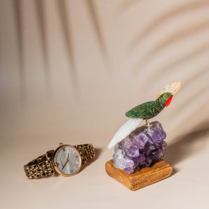Luxury Parrot Sculpture in Semi-Precious Stone with Amethyst Geode - Image 3